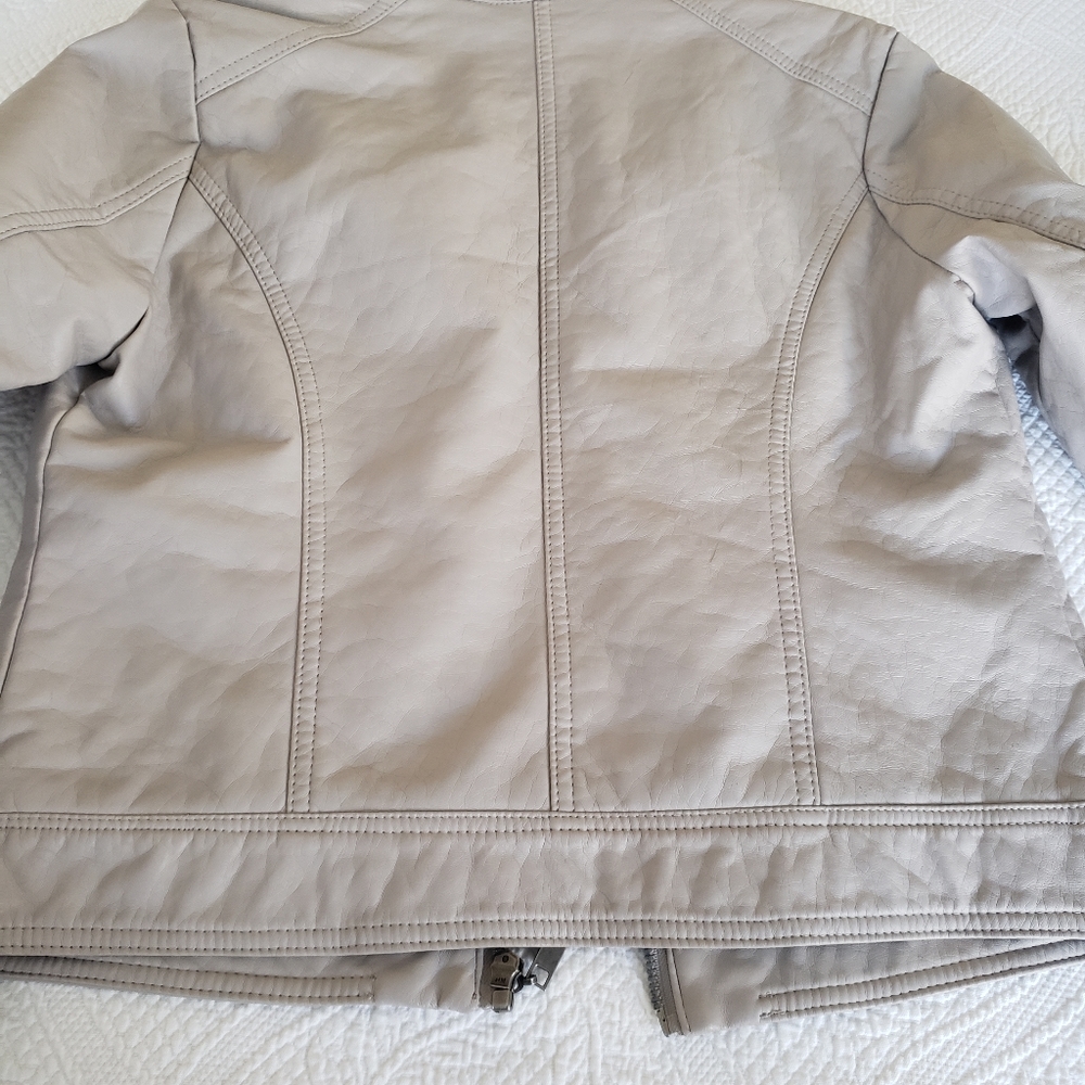 Jacket - Picture 3 of 9